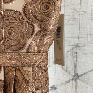 💖Host Pick💖 Metallic rose gold Eliza J dress